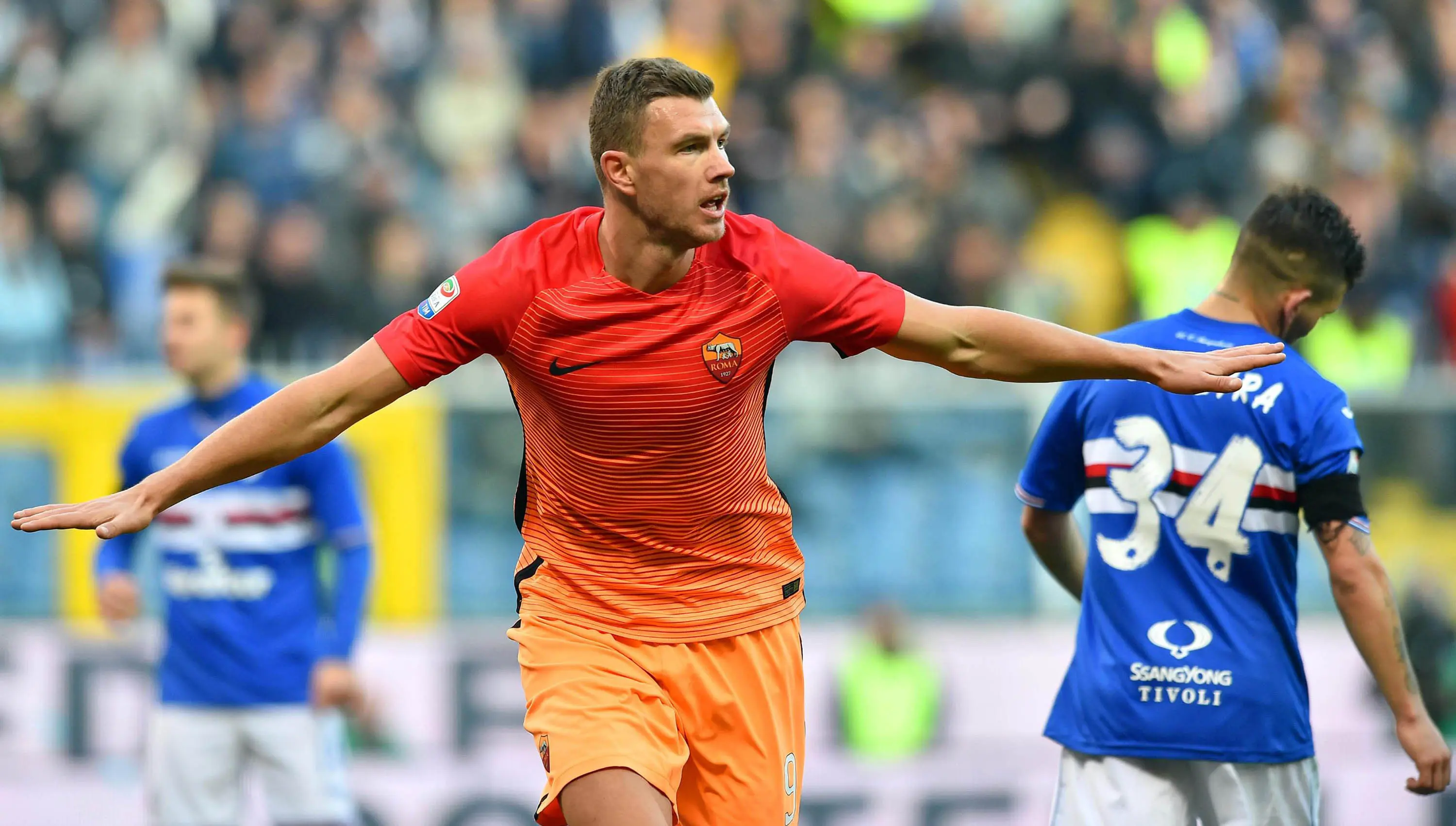 Striker AS Roma, Edin Dzeko, merayakan gol yang dicetaknya ke gawang Sampdoria pada laga Serie A di Stadion Luigi Ferraris, Genova, Minggu (29/1/2017).Dzeko menjadi top scorer Serie A dengan 29 gol. (EPA/Simone Arveda)
