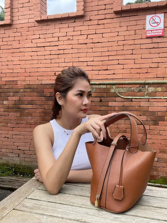 8 Potret Vegen Acni, Mantan Istri Pertama Vincent Raditya yang Curi Perhatian