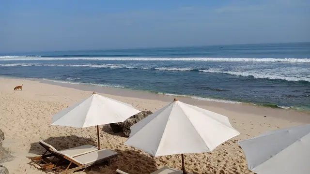 Nikmati Sarapan Santai di Pinggir Pantai Balangan Bali