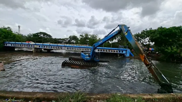Pramono Tinjau Kali Sepak, Minta Pengerukan Sungai di Jakarta Dilakukan Rutin