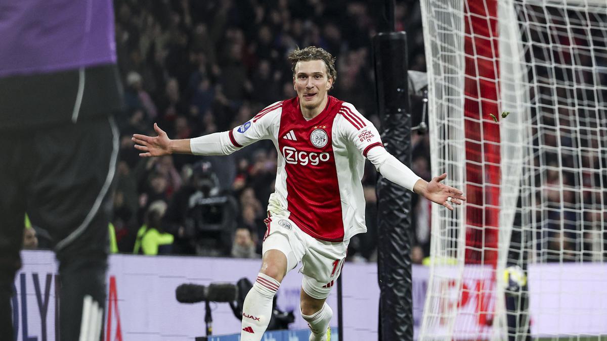 Manchester United Belum Kapok Beli Pemain Ajax, Bidik Tititsan Eden Hazard