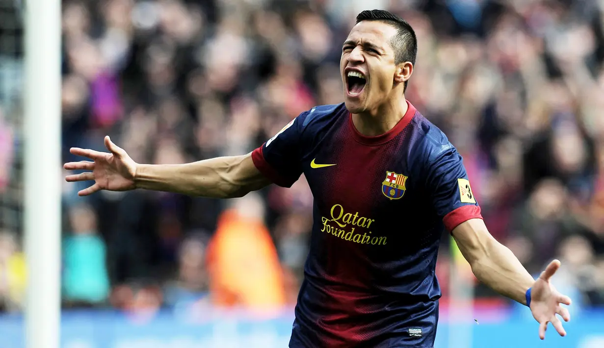 Alexis Sanchez – Pemain berjuluk El Nino Maravilla ini pernah dilatih Guardiola di Barcelona pada 2011-2014. Meski sempat dikabarkan akan reuni dengan Pep di Manchester City, pria Cile itu malah merapat ke Old Trafford asuhan Jose Mourinho. (AFP/Lluis Gene)