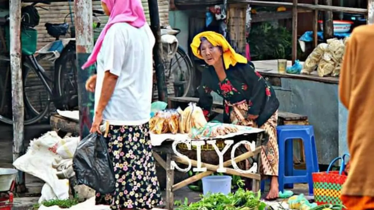 Belajar untuk Tak Mengenal Kata Lelah dari Mbok Muk