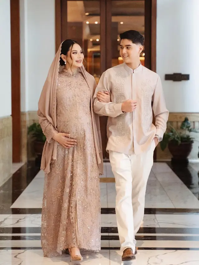 Gaun dan Kebaya Bumil Alyssa Daguise di Pernikahan El Rumi dan Syifa Hadju
