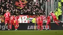 Pemain Monza Patrick Ciurria (ketiga kanan) merayakan gol ke gawang Juventus bersama rekan setimnya pada pertandingan sepak bola Liga Italia di Allianz Stadium, Turin, Italia, 29 Januari 2023. Juventus makin terpuruk usai kalah 0-2 dari Monza. (Marco Alpozzi/LaPresse via AP)