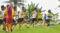 Arema hanya berlatih sekali sebelum menghadapi Bali United di laga perdana Piala Bhayangkara 2016. (Bola.com/Iwan Setiawan)