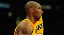 Ekspresi Kobe Bryant saat pertandingan LA Lakers melawan LA Clippers dalam laga basket NBA di Staples Center, Los Angeles, California, AS, (14/2/2013). (AFP/Frederic J. Brown)