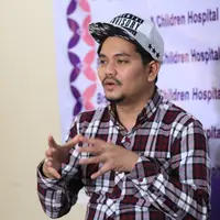 Istri presenter Indra Bekti, pada Minggu (22/1) baru saja melakukan operasi pengikat mulut rahim. Operasi berlangsung di Rumah Sakit Brawijaya Women and Children Hospital, Jakarta Selatan. (Adrian Putra/Bintang.com)