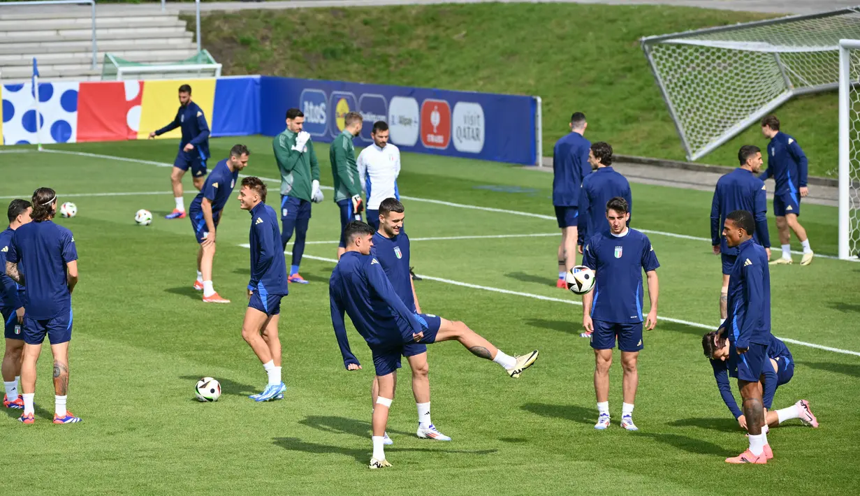 Sementara itu Italia juga sedang dalam kepercayaan diri menyusul kemenangan comeback atas Albania. (Alberto PIZZOLI / AFP)