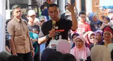 Calon Gubernur DKI Jakarta nomor urut 2, Dharma Pongrekun saat berkampanye dengan datang langsung menemui warga di sekitar Kawasan Jalan Rawa Bambu RT 009/RW 06 Pasar Minggu, Jakarta, Rabu (6/11/2024). (Liputan6.com/Herman Zakharia)