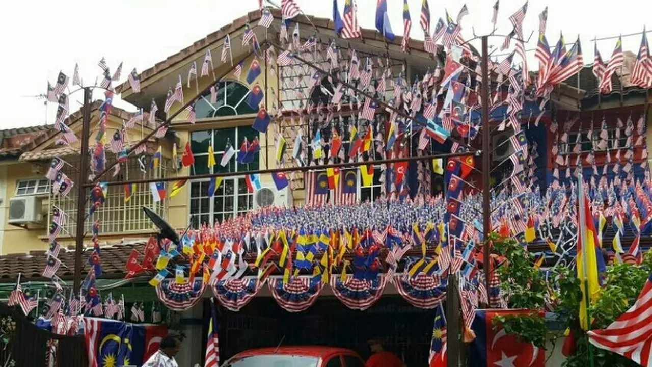 Aksi Patriotisme Pria Ini Untuk Rayakan Kemerdekaan