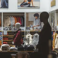 Nama Uniqlo sendiri merupakan singkatan dari "Unique Clothing." Foto: Manh Lee on Unsplash