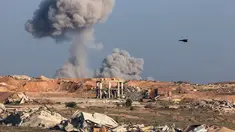 Foto ini diambil dari posisi di perbatasan Israel dengan Jalur Gaza, menunjukkan asap membubung selama serangan Israel terhadap wilayah Palestina pada 17 September 2025. (Jack GUEZ/AFP)