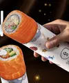 Menu nasi dengan aneka topping ini menawarkan cara menikmati sushi yang lebih praktis tanpa perlu repot menggulungnya. (Foto/dok: Sushi Hiro)