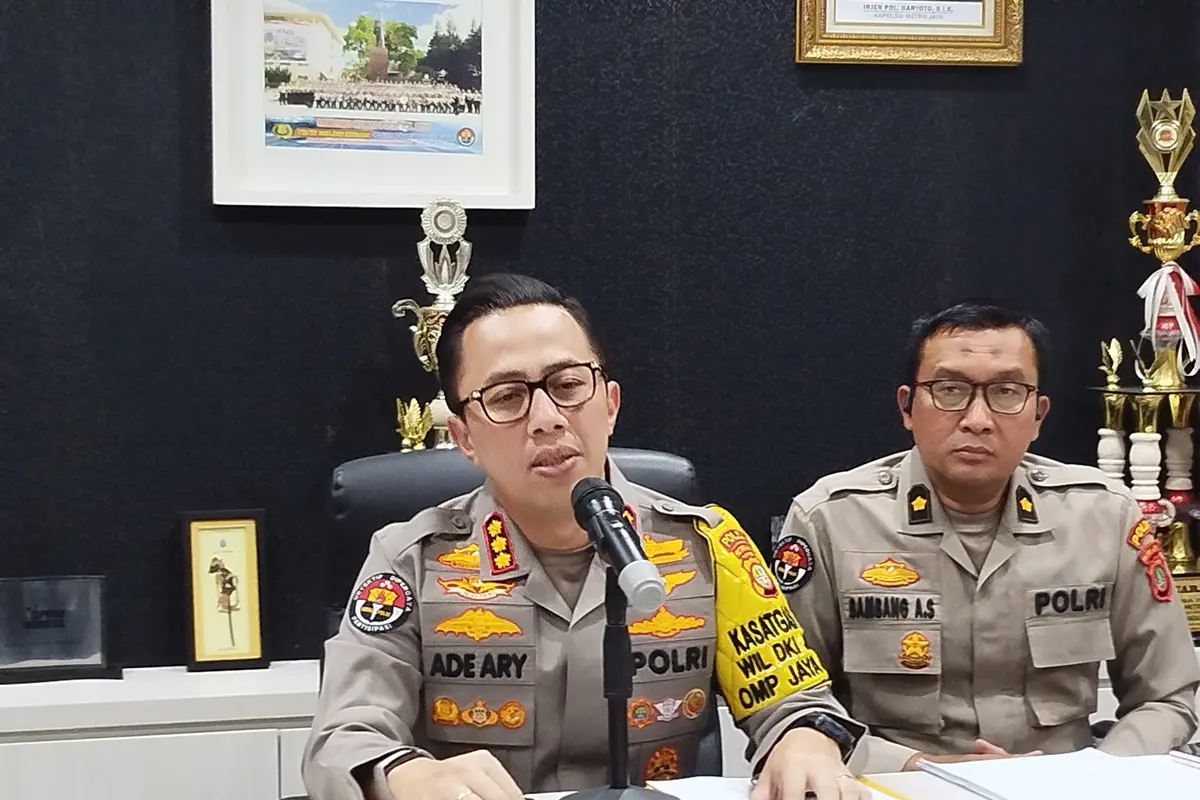 Kabid Humas Polda Metro Jaya Kombes Pol Ade Ary Syam Indradi memberikan keterangan pers. (Liputan6.com/Ady Anugrahadi)