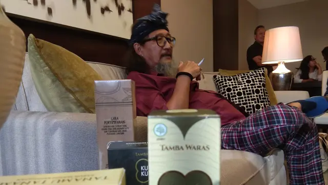 Bambang berencana untuk menjajah Eropa dengan minyak kutus-kutus ciptaannya (Liputan6.com/Giovani Dio Prasasti)