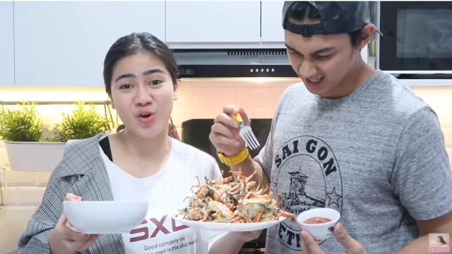 7 Momen Caesar Hito Bareng Felicya Angelista Masak untuk Makan Malam