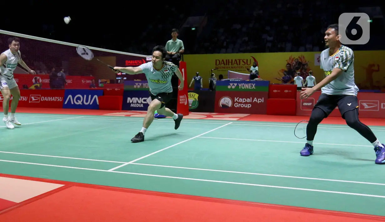 Mohammad Ahsan/Hendra Setiawan kesulitan menandingi ganda putra yang secara umur dan stamina lebih bugar ketimbang pasangan Indonesia. (Liputan6.com/Herman Zakharia)