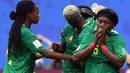 Ekspresi para pemain Kamerun setelah gol Alexandra Takounda Engolo dianulir karena hasil dari tayangan VAR memperlihatkan posisinya yang sudah off-side. ( AFP/Philippe Huguen )