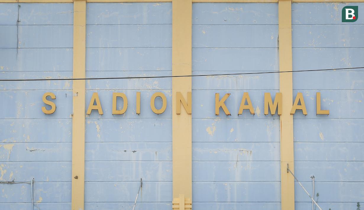 Memori tentang Persitara Jakarta Utara memang selalu terkenang bagi masyarakat setempat. Bahkan ada yang berkata bahwa Laskar Si Pitung tak pernah kalah di stadion tersebut. (Bola.com/Bagaskara Lazuardi)