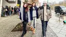 Pertemuan mereka kemudian viral di media sosial. Igun, Bunda Corla dan Maharani menyempatkan diri untuk menikmati makan malam bersama hingga pergi ke tempat jajanan di pinggir jalan. Dalam foto mereka terlihat langsung akrab meski baru pertama kali bertemu.
(Liputan6.com/IG/@corla_2)