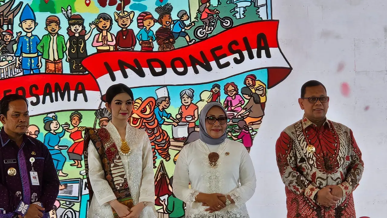 Istri Wapres Gibran Rakabuming Raka, Selvi Ananda bersama Menteri PPPA Arifatul Choiri Fauzi meresmikan Ruang Bersama Indonesia bertepatan dengan momen Hari Ibu.