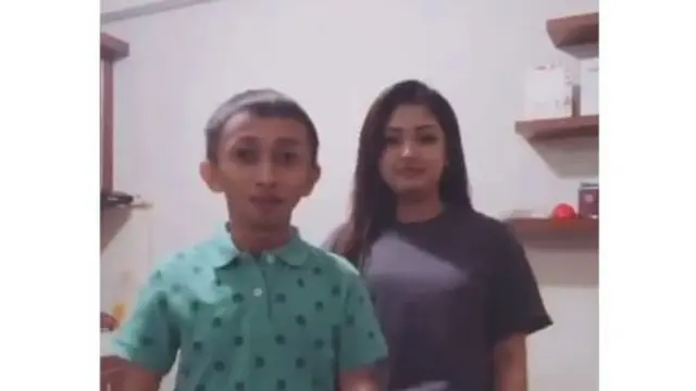 Punya Pacar, Ini 6 Momen Mesra Omo Kucrut 'Ceking' dengan Kekasih