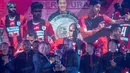 Persipura Jayapura sebagai juara TSC 2016 mendapatkan hadiah uang sebesar tiga miliar rupiah pada Awarding Night TSC 2016 di Hotel Aryaduta Bandung, Jawa Barat, Minggu (8/1/2017). (Bola.com/Vitalis Yogi Trisna)