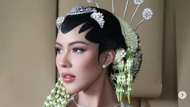 Busana Resepsi DJ Patricia Schuldtz Istri Darma Mangkuluhur, Usung Adat Solo dengan Modifikasi
