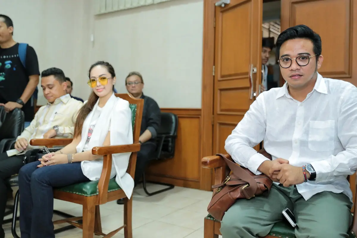 [Bintang] Roby Geisha dan Cinta Ratu Nansya