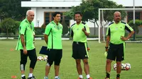 Pelatih Persib Bandung, Roberto Carlos Mario Gomez (Kukuh Saokani)