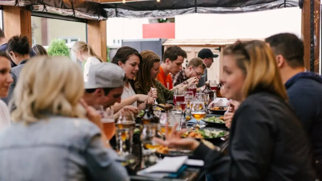 Ilustrasi Makan/Photo by Priscilla Du Preez 🇨🇦 on Unsplash