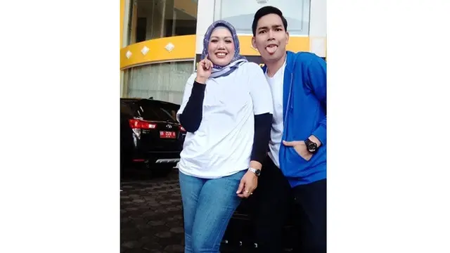 Berpisah Karena Restu Orang Tua, Ini 6 Foto Kebersamaan Elly Sugigi dan Aditya Gumelar