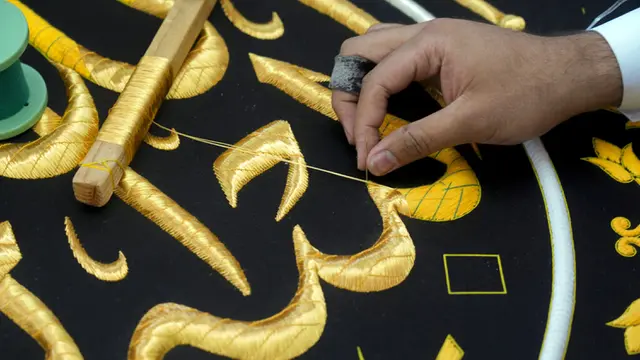 FOTO: Melihat Pembuatan Kiswah Kabah Berlapis Benang Emas