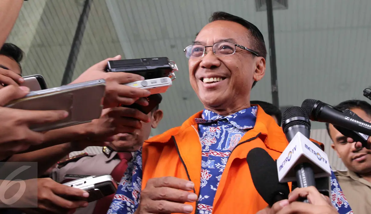 Mantan Menteri ESDM, Jero Wacik memberi keterangan usai diperiksa penyidik KPK, Jakarta, Selasa (23/6/2015). Jero diperiksa sebagai tersangka kasus dugaan korupsi di Kementerian Kebudayaan dan Pariwisata. (Liputan6.com/Helmi Afandi)