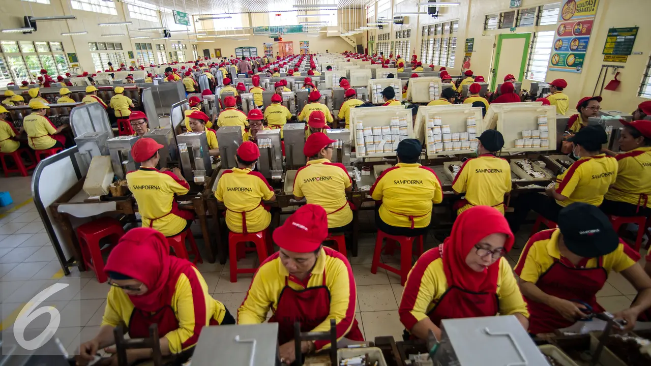 20160520- Kecelakaan Kerja di Pabrik Sampoerna Nihil Selama 20 Tahun-Surabaya-AFP Photo