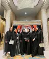 Geng Mamayu yang terdiri dari beberapa artis terlihat melakukan bukber kompak mengenakan outfit serba hitam. Diunggah melalui akun Instagram pribadi Aurel Hermansyah, ia terlihat mengenakan gamis dan hijab yang sama-sama berwarna hitam polos. [Foto: Instagram/aurelie.hermansyah]