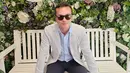 <p>Nicholas Saputra kembali hebohkan jagad maya. Menonton kompetisi tenis bergengsi Wimbledon di London, penampilan Nicholas Saputra sukses bikin histeris penggemarnya. (FOTO: twitter.com/nicsap)</p>