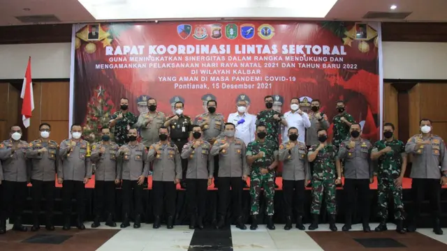 Rapat Koordinasi Lintas Sektoral Pengamanan Hari Raya Natal 2021 dan Tahun Baru 2022 di Hotel Kapuas Palace Kota Pontianak, Rabu (15/12/2021)
