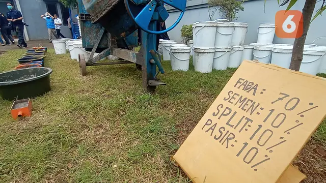 Keterangan Campuran Material Mengandung Faba Di PLTU Suralaya. (Senin, 06/06/2022). (Liputan6.com/Yandhi Deslatama).