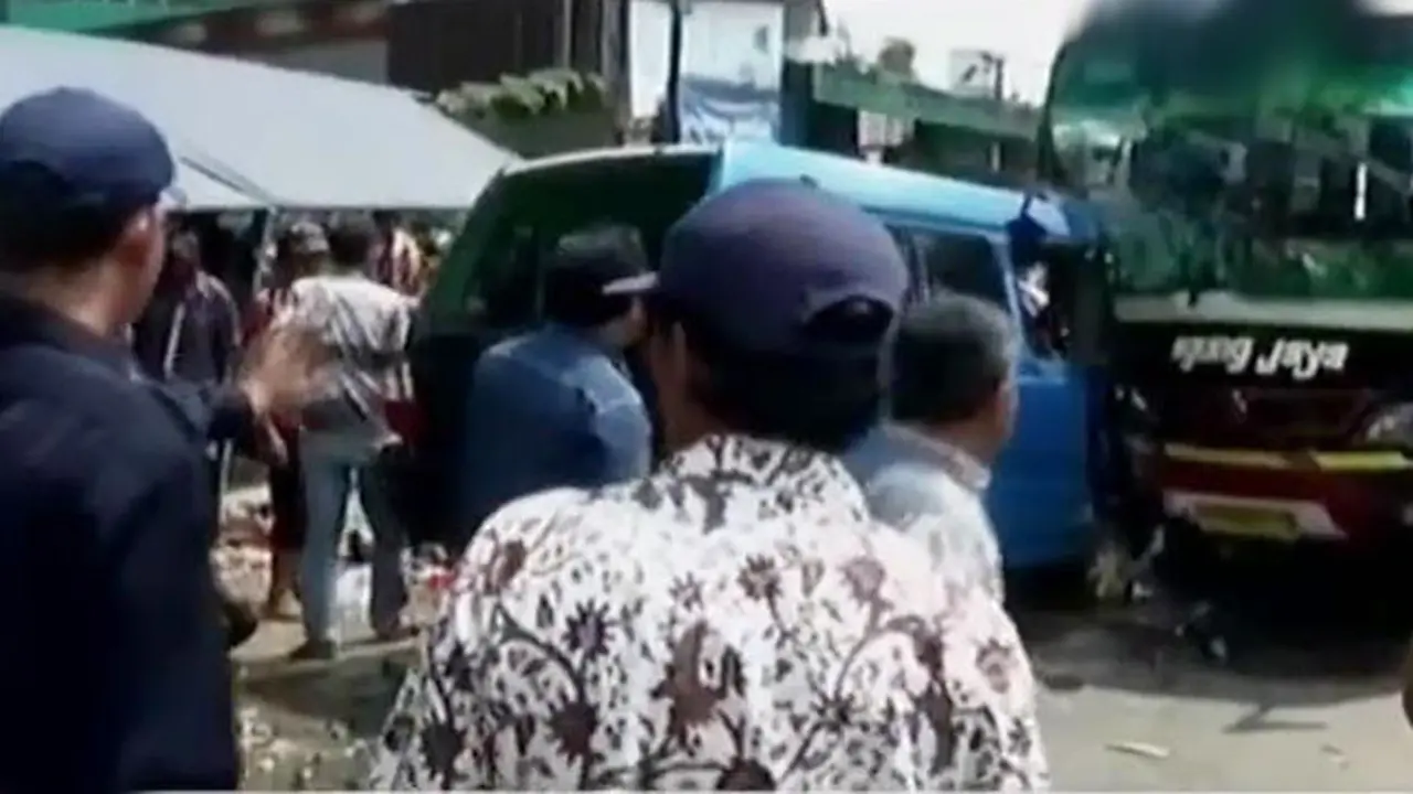 Segmen 1: Kecelakaan Beruntun di Cileungsi hingga Demo Buruh 