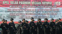 Pasukan Brimob mengikuti apel operasi ketupat 2019 di lapangan Silang Monas, Jakarta, Selasa (28/5/2019).  Apel gelar pasukan operasi ketupat 2019 juga melibatkan personel Satpol PP, 6.913 personel Pramuka, serta 16.076 personel organisasi kemasyarakatan dan kepemudaan. (merdeka.com/Imam Buhori)