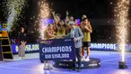 Tim Hurricanes merayakan juara Badminton XL 2025 setelah mengalahkan tim Rockets dalam laga final yang berlangsung di Istora Senayan, Jakarta, Minggu (05/10/2025). (Bola.com/Bagaskara Lazuardi)