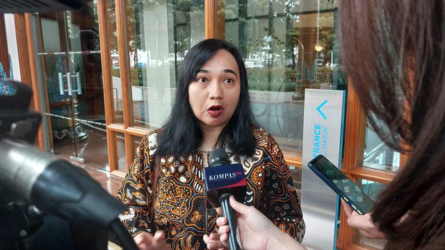 Direktur Eksekutif Institute for Development of Economics and Finance (INDEF) Esther Sri Astuti dalam Kajian Tengah Tahun INDEF 2024 bertajuk 'Presiden Baru, Persoalan Lama', di Hotel Le Meridien, Jakarta, Selasa (25/6/2024). (Arief/Liputan6.com)