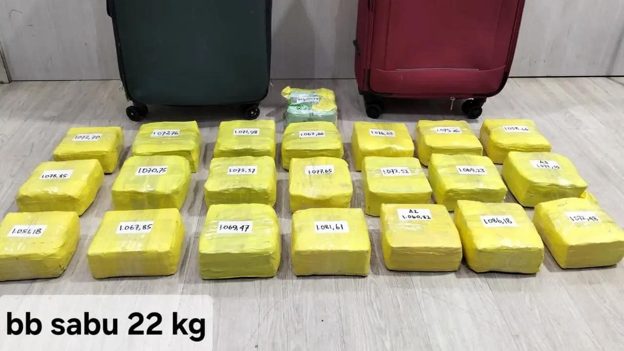 Barang bukti penangkapan seorang warga negara asing (WNA) asal Pakistan berinisial HU (34) terkait kasus narkoba.