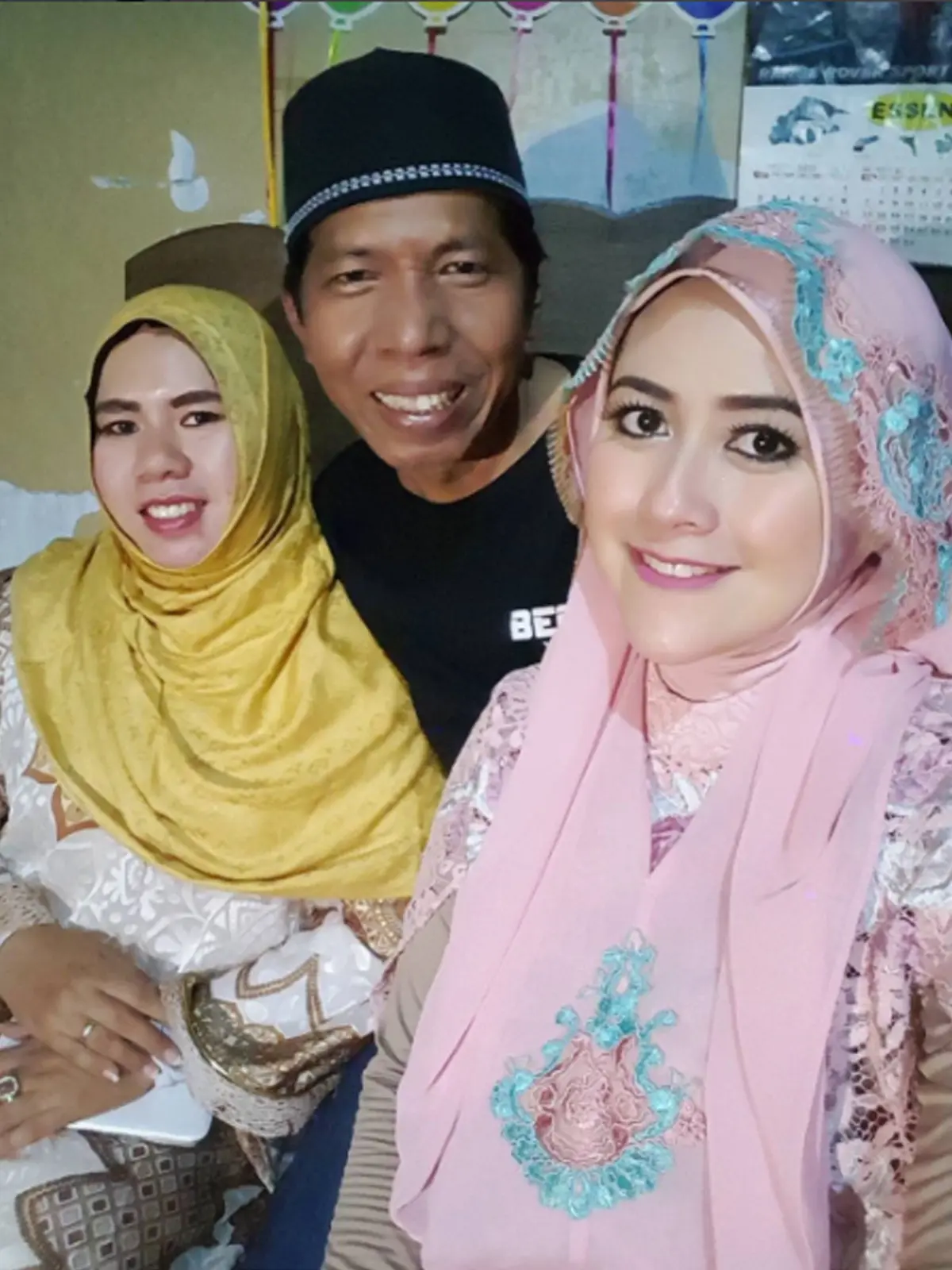 Kiwil bersama dua istrinya, Rohimah dan Meggy Wulandari. (Instagram)