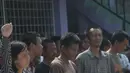 Pasien ODGJ Yayasan Al Fajar Berseri mengikuti upacara bendera dalam rangka memperingati Hari Kemerdekaan Ke-76 RI di Tambun, Bekasi,Jawa Barat  Selasa (17/8/2021). Upacara dan perlombaan tersebut dilakukan untuk memupuk rasa nasionalisme dan kebangsaan. (merdeka.com/Imam Buhori)