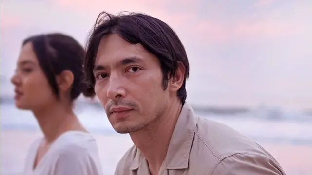 Jadi Orang Ketiga di Film, Ini 6 Momen Kedekatan Abimana dan Aurelie Moeremans