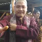 Warga di TPS Kampung Bendakerep dan TPS 26 di Kampung Lebakngok Kelurahan Argasunya Kecamatan Harjamukti Kota Cirebon menggunakan sari kunyit sebagai pengganti tinta untuk penanda telah mencoblos (Liputan6.com/Panji Prayitno)