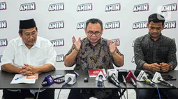 "Pak JK mungkin tidak bisa bergabung karena beliau kan Ketua Umum PMI, saya saja kan sebagai sekjen tahun lalu mengundurkan diri," ujar Sudirman Said dalam konferensi pers tersebut. (Liputan6.com/Faizal Fanani)